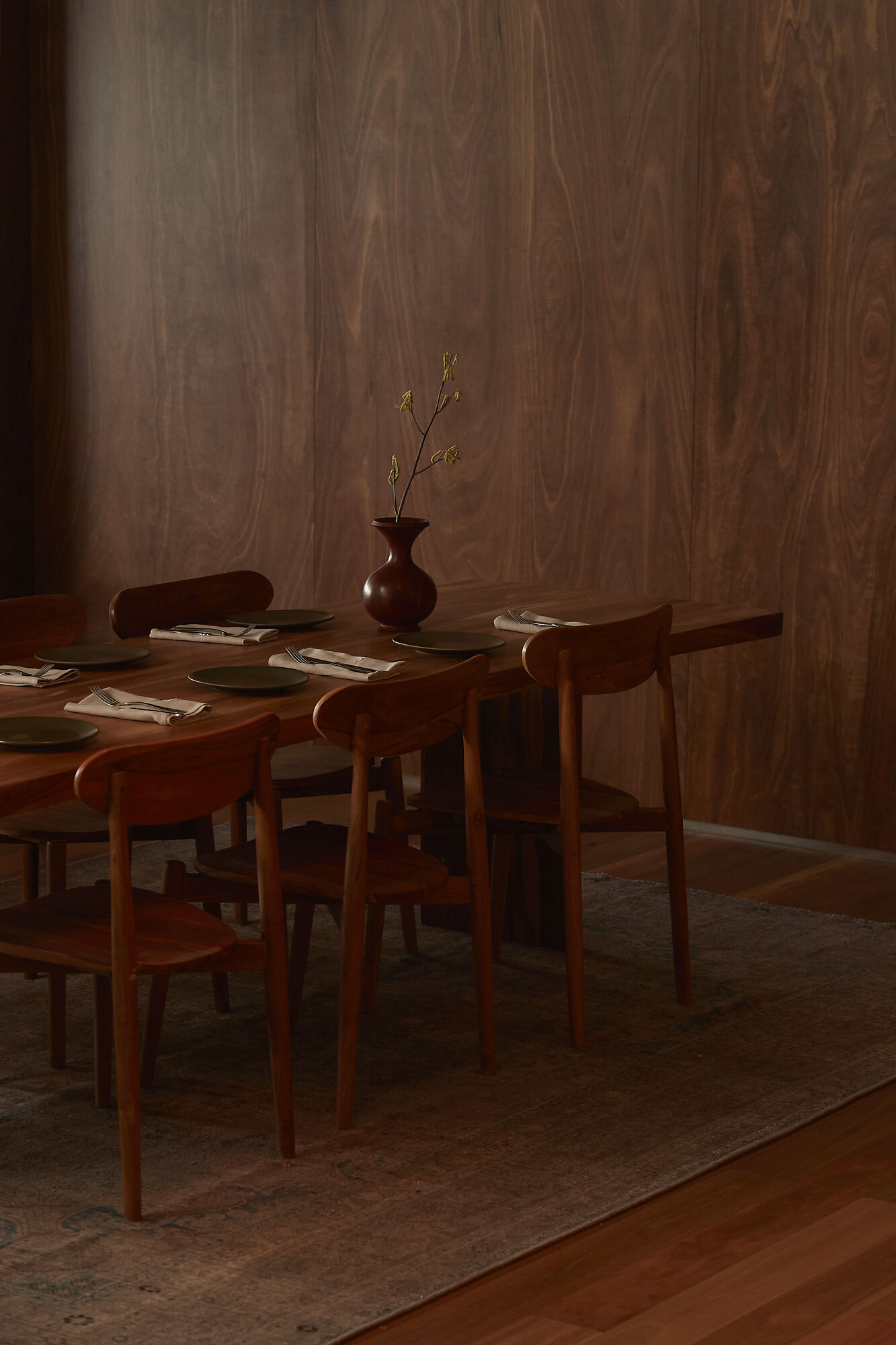 Interior photograph of Three Blue Ducks, Melbourne by Traianos Pakioufakis
